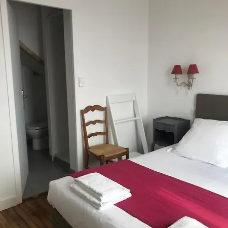 Les Hauts De Kersudal 住宿加早餐酒店 奥迪耶纳